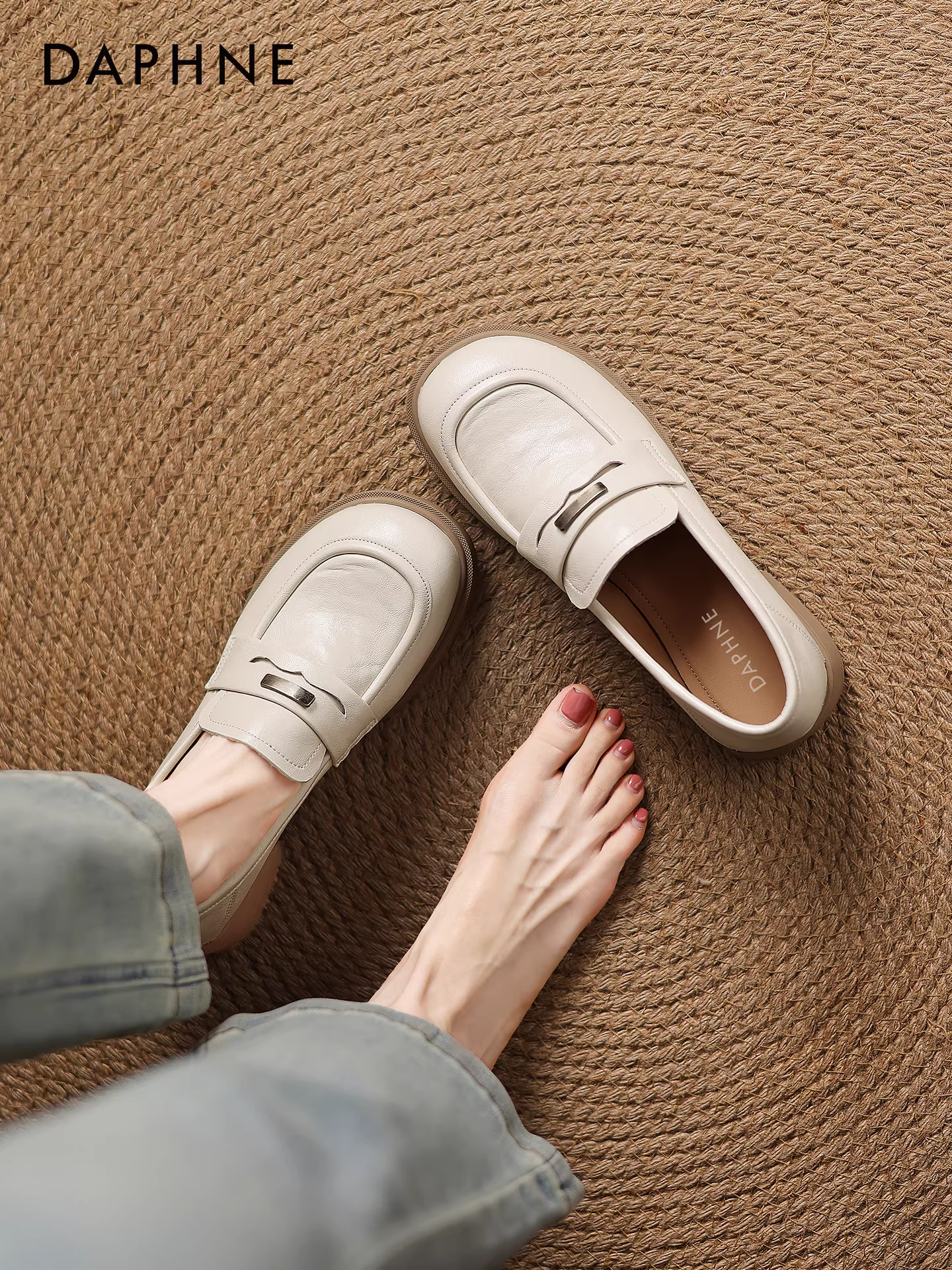 Giày Loafer Daphne nữ 2025 kiểu mới mùa thu đế dày, kiểu lười, cổ sâu, giày đơn giản đa năng phong cách Anh, giày da nữ