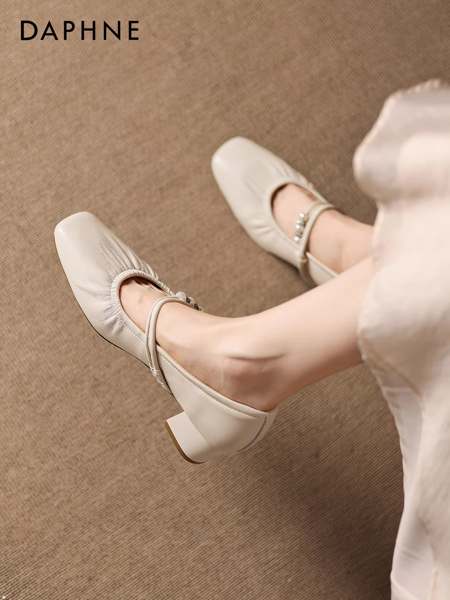 Giày nữ Daphne kiểu Pháp mới 2025, kiểu Mary Jane, gót dày, giày da nhỏ nhắn, kiểu dáng thời trang cho mùa thu.