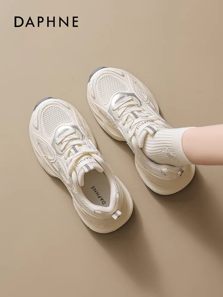 Giày bố đế dày Daphne dành cho nữ 2026 mùa xuân mới siêu phổ biến giày thể thao màu trắng thoải mái thoáng khí giày thể thao thông thường