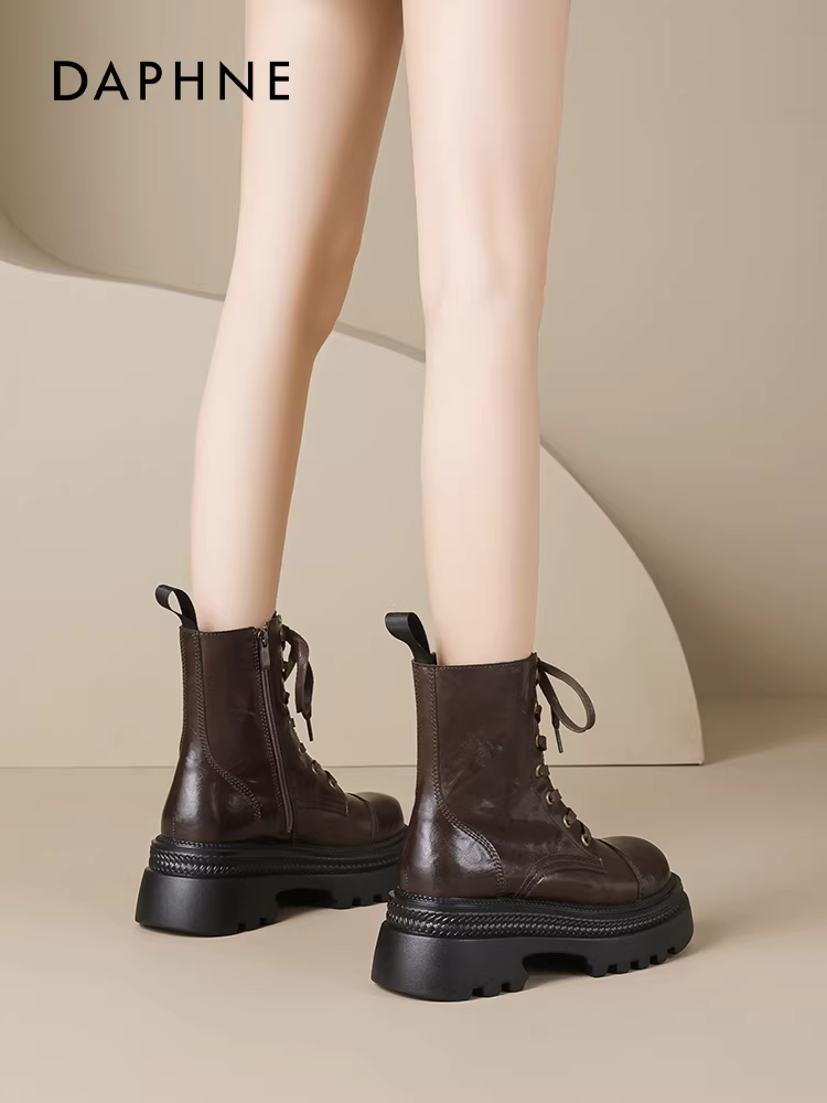 Giày bốt Daphne Brown Martin dành cho nữ 2025 Mẫu mới Thu Đông đế dày tăng chiều cao phong cách Anh Quốc lót lông cừu kiểu ngắn Melard