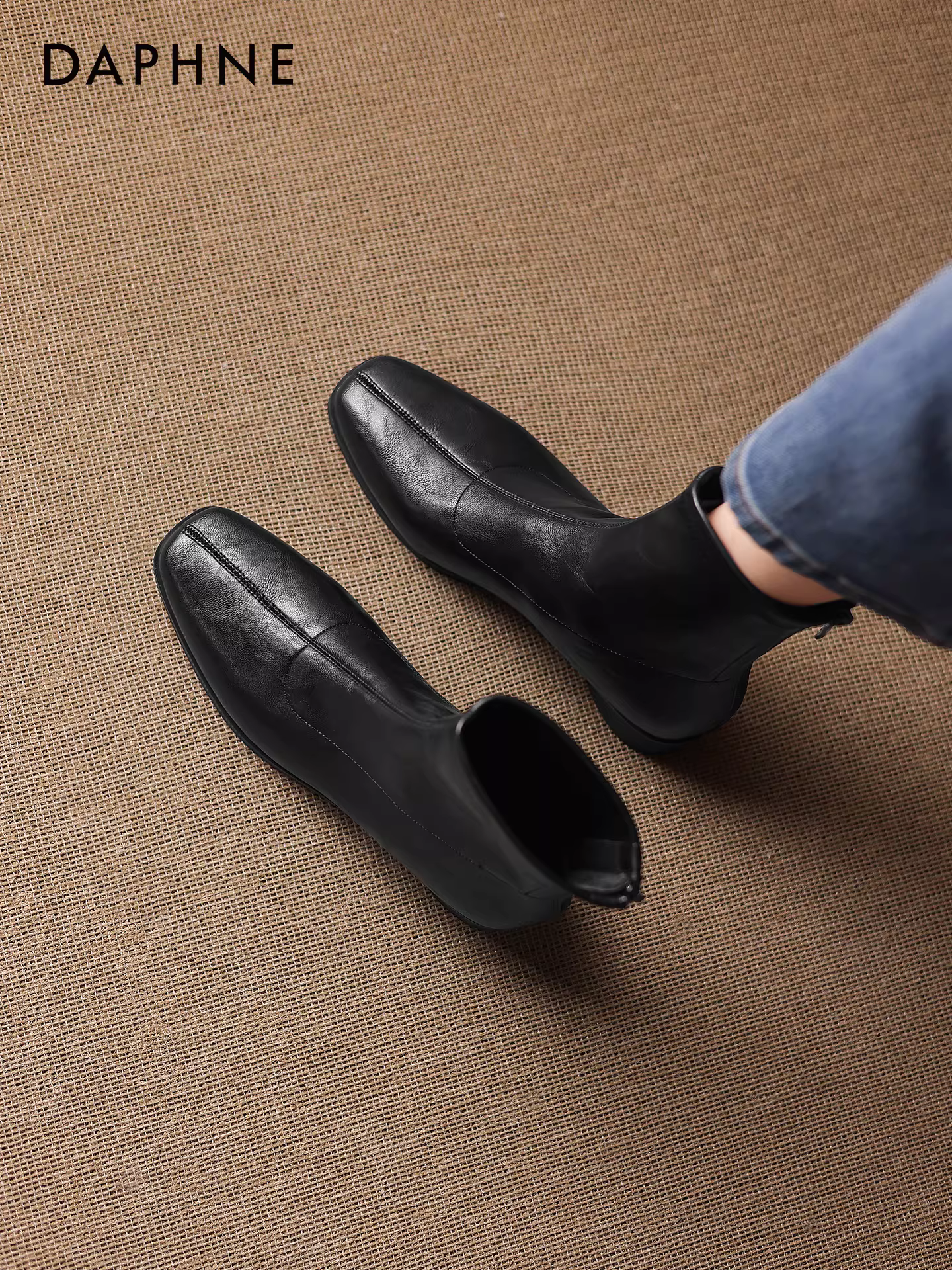 Giày bốt mũi vuông ngắn Daphne dành cho nữ, kiểu mới mùa đông 2025, bốt đế bằng màu đen, kiểu dáng thanh mảnh, bốt Martin cổ điển Pháp, bốt da.