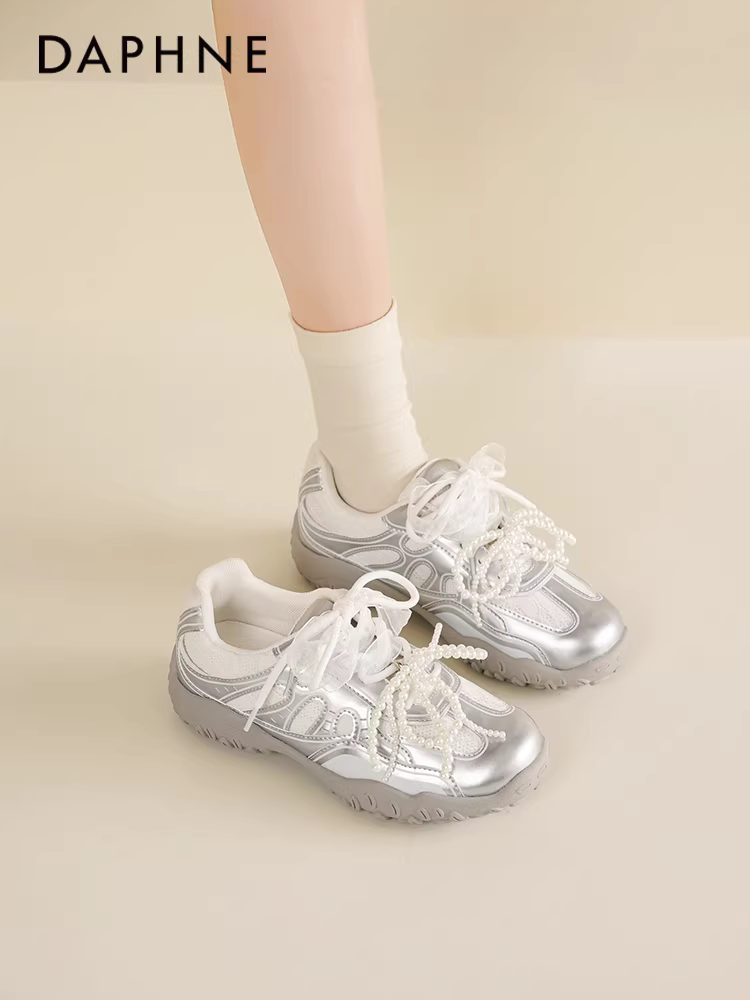 Giày tập múa ba lê Daphne dành cho nữ 2025, giày nữ mùa thu mới, giày đế dày thoáng khí, trang trí ruy băng ngọc trai, kiểu dáng thường ngày