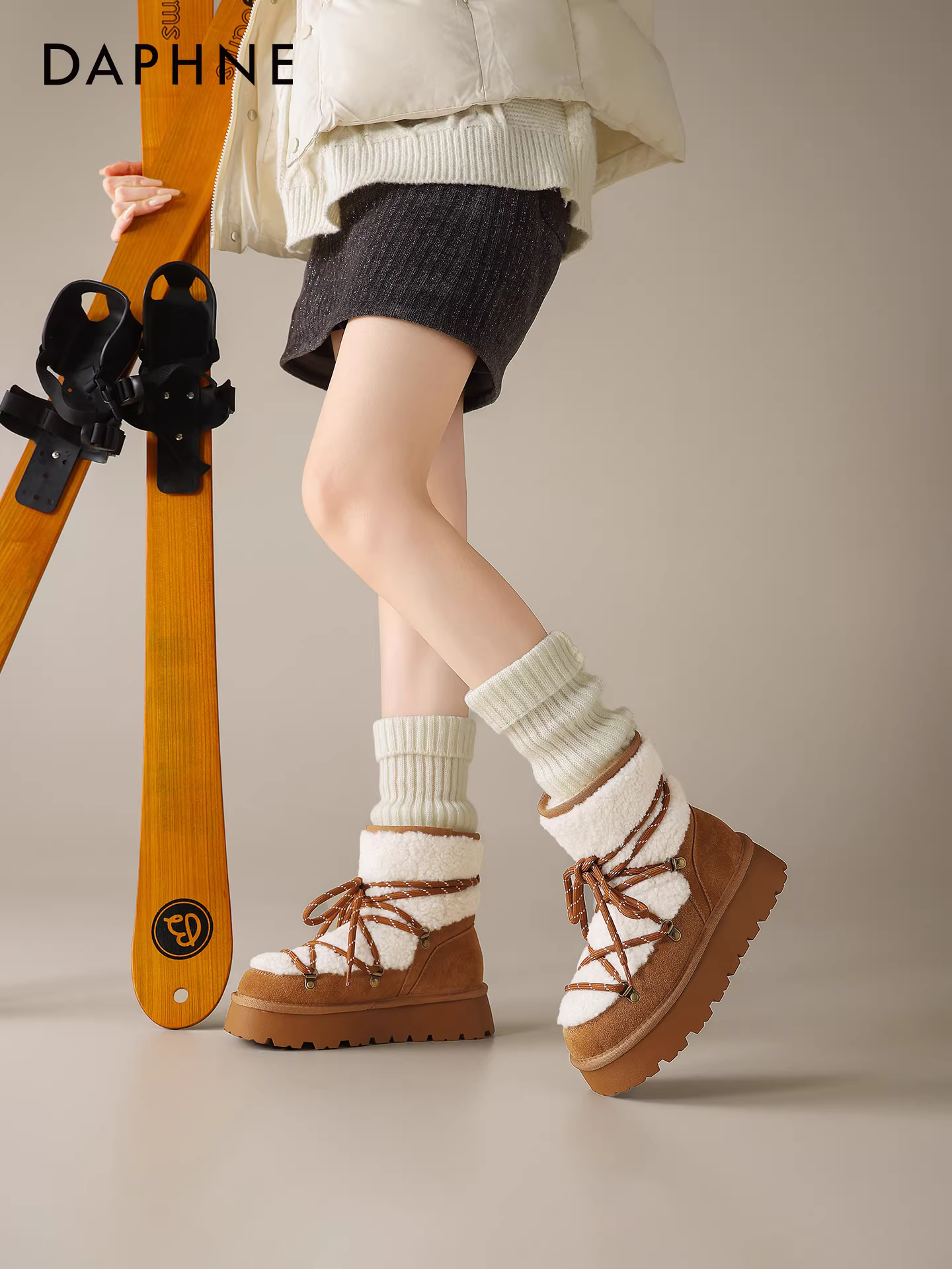 Giày bốt tuyết đế dày Daphne dành cho nữ 2025, mẫu mới mùa đông, bốt ngắn lót lông, bốt bông Đông Bắc, giày bông giữ ấm
