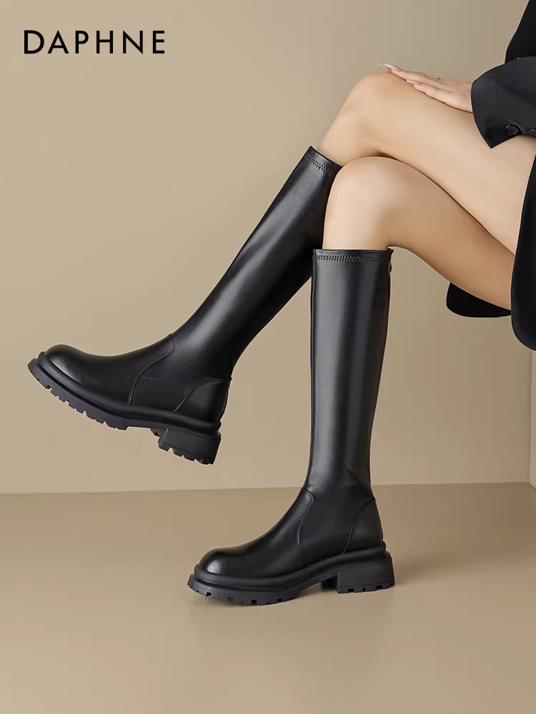 Giày bốt cao cổ da đen dáng rộng đế bằng Daphne dành cho nữ, mẫu mới thu đông 2025