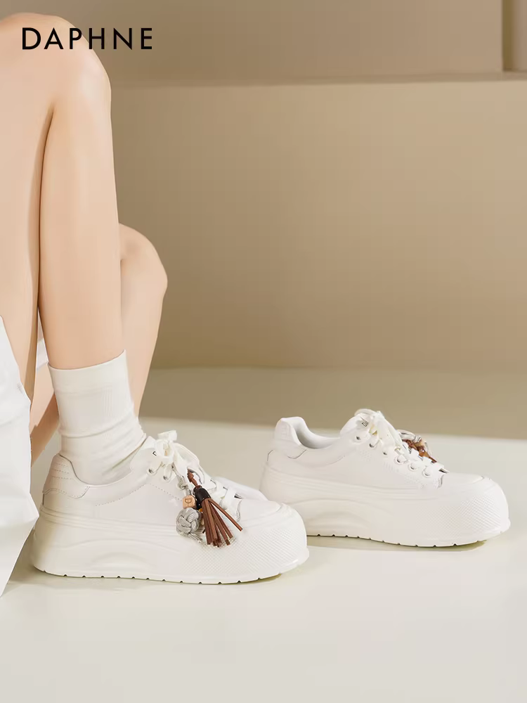 Giày thể thao đế dày màu trắng Daphne dành cho nữ 2025, mẫu mới mùa thu, đa năng, giày thường ngày cho nữ nhỏ nhắn, giày thể thao tăng chiều cao