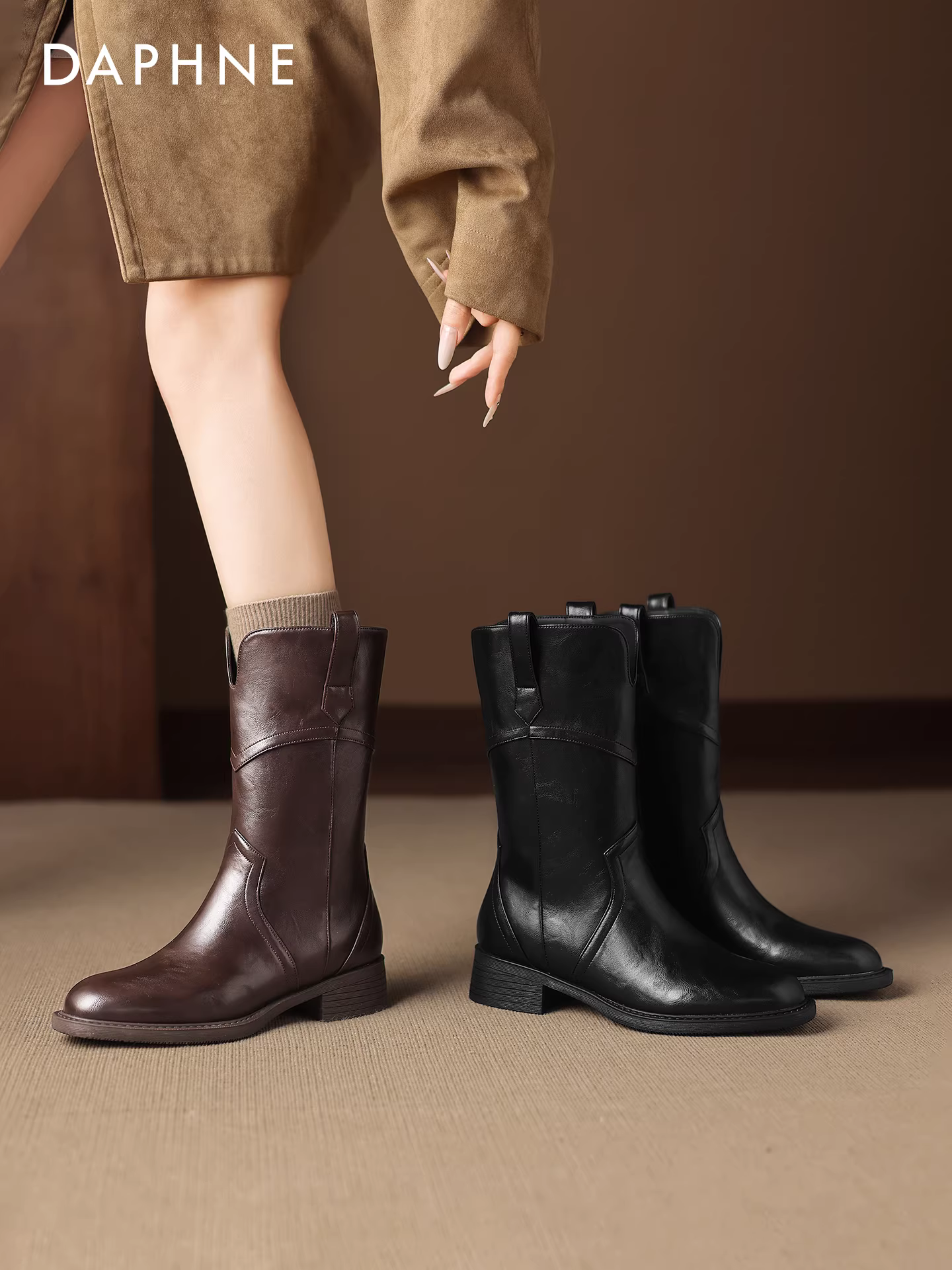 Giày bốt nữ Daphne màu nâu, cao đến giữa bắp chân, mẫu mới thu đông 2025, kiểu Melard, có lớp lót lông cừu, kiểu Martin, kiểu đi xe.