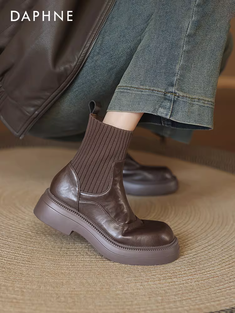 Giày bốt ngắn Daphne dành cho nữ 2025 mới mùa đông đế dày kiểu tất Chelsea giày bốt nữ mùa thu giày nữ cổ ngắn giày bốt Martin