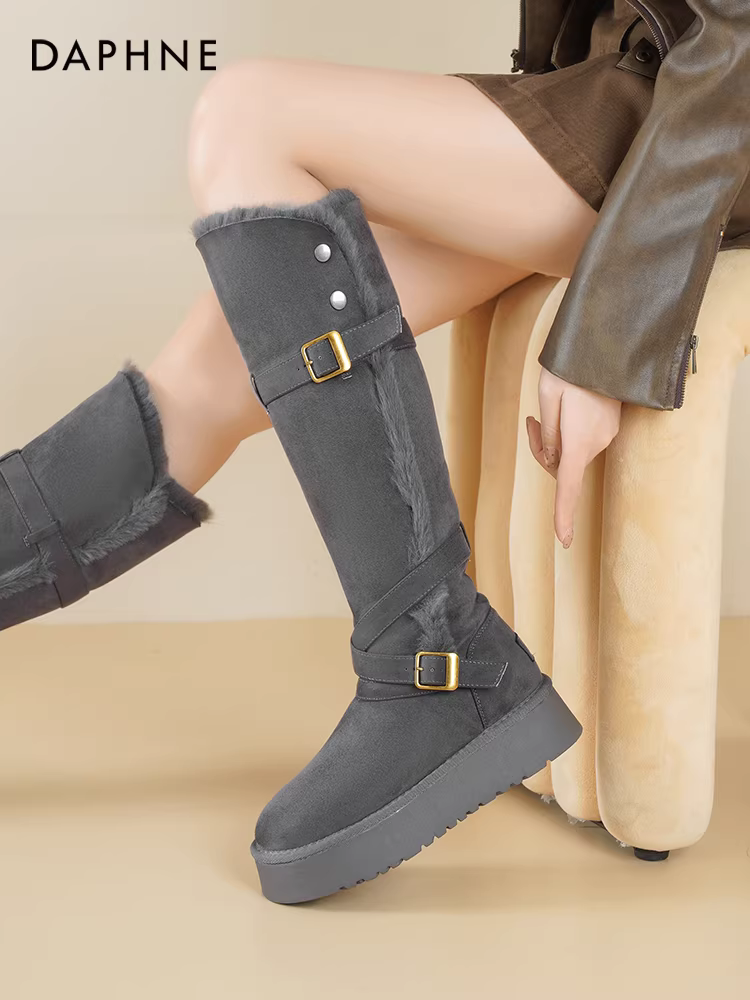 Giày bốt tuyết đế dày Daphne dành cho nữ 2025, mẫu mới mùa đông, lót lông cừu, chất liệu da lộn, giữ ấm, kiểu dáng dài, giày bông dày