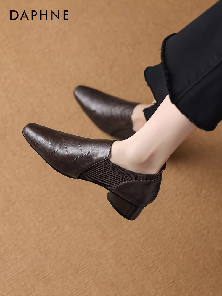Giày lười nữ Daphne kiểu dáng sâu, mùa thu đông 2025, kiểu Anh, chất liệu da, kiểu dáng dễ đi, giày công sở nữ.