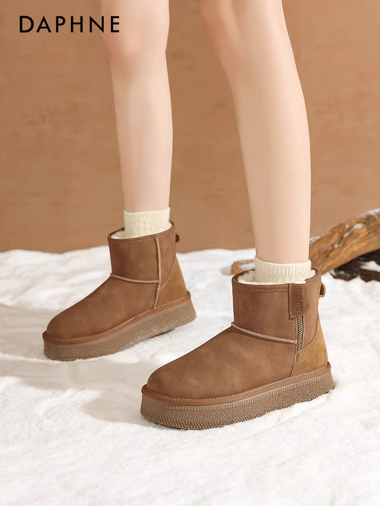 Giày bốt tuyết đế dày Daphne dành cho nữ mùa đông 2025 kiểu mới lót lông cừu giữ ấm da không thấm nước kiểu bánh mì giày bốt ngắn