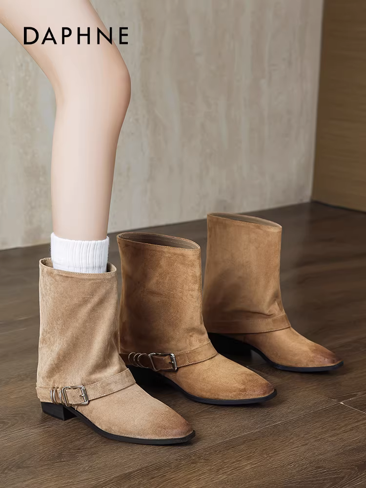 Giày bốt cổ ngắn Daphne kiểu retro dành cho nữ, mùa thu 2025, mũi nhọn, gót dày, đa năng, kiểu cao bồi miền Tây