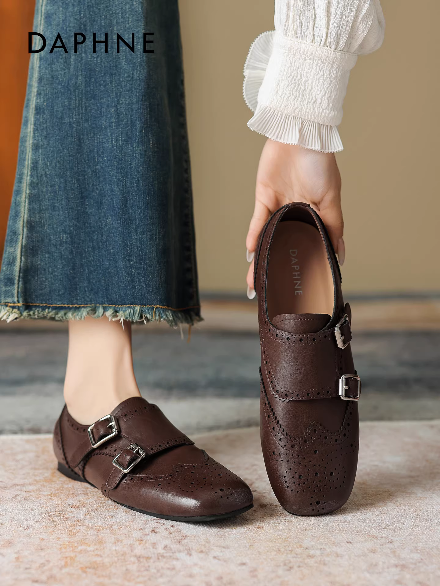 Giày lười màu đen Daphne dành cho nữ mùa xuân 2026 mới phong cách Anh quốc giày da nhỏ kiểu dáng đơn giản giày đi làm đế bằng