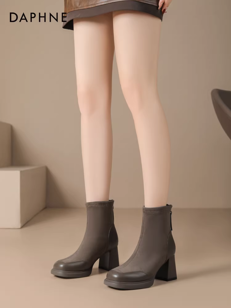 Giày bốt ngắn Daphne dành cho nữ 2025, giày cao gót mới mùa đông, gót dày, kiểu dáng ôm sát, đế dày, kiểu Martin, tăng chiều cao, kiểu tất.