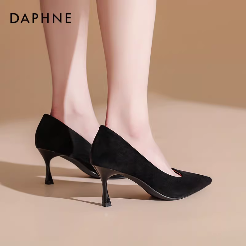 Giày cao gót đen Daphne dành cho nữ, mẫu mới xuân thu 2025, giày nữ chất liệu da lộn, mũi nhọn, kiểu dáng thanh lịch, giày cao gót đơn giản dành cho nữ