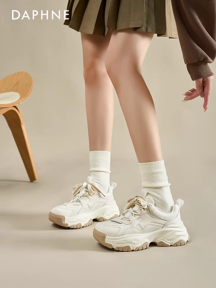 Giày thể thao đế dày Daphne dành cho nữ, giày thể thao mùa thu, giày nữ tăng chiều cao phong cách mùa thu, giày thể thao trắng mới 2025.