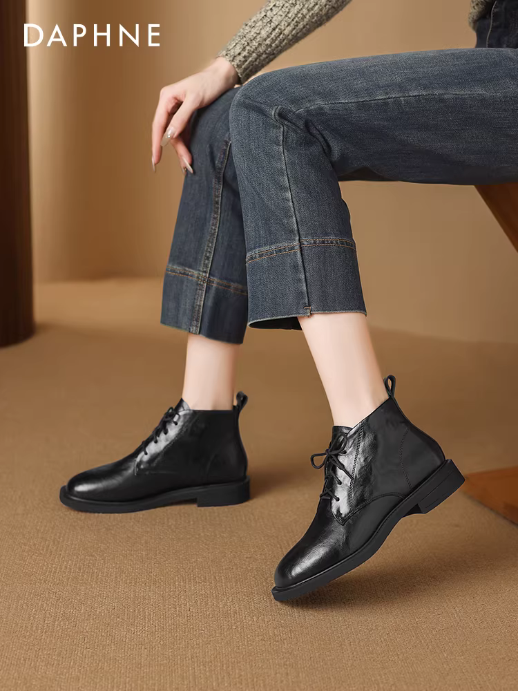 Giày bốt đen Daphne nữ 2025 kiểu Anh mới, giày bốt Martin đa năng, gót dày, bốt ngắn thời trang, giày bốt thon gọn