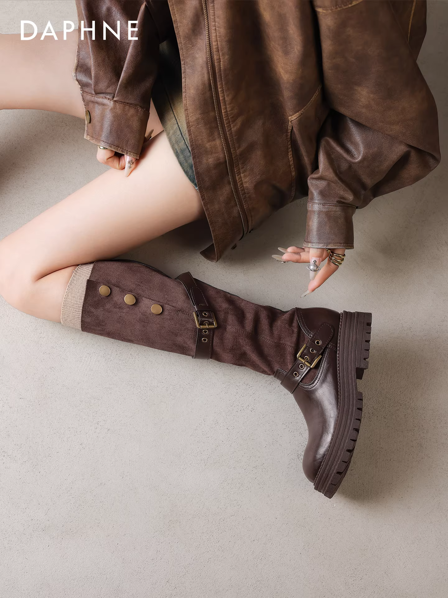 Giày bốt cao cổ Daphne màu nâu dành cho nữ, mẫu mới thu đông 2025, đế dày, lót lông, kiểu Melard.