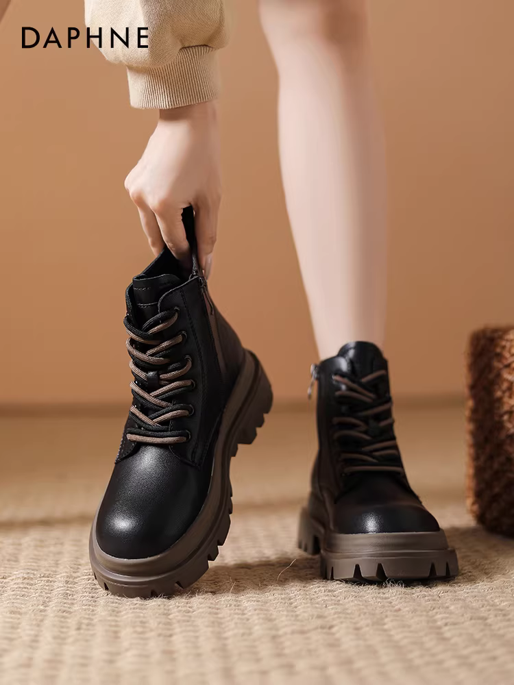 Giày bốt Martin đế dày Daphne dành cho nữ 2025, mẫu mới xuân thu, đa năng, tôn dáng, kiểu dáng đơn giản, phong cách retro Anh, bốt ngắn nữ