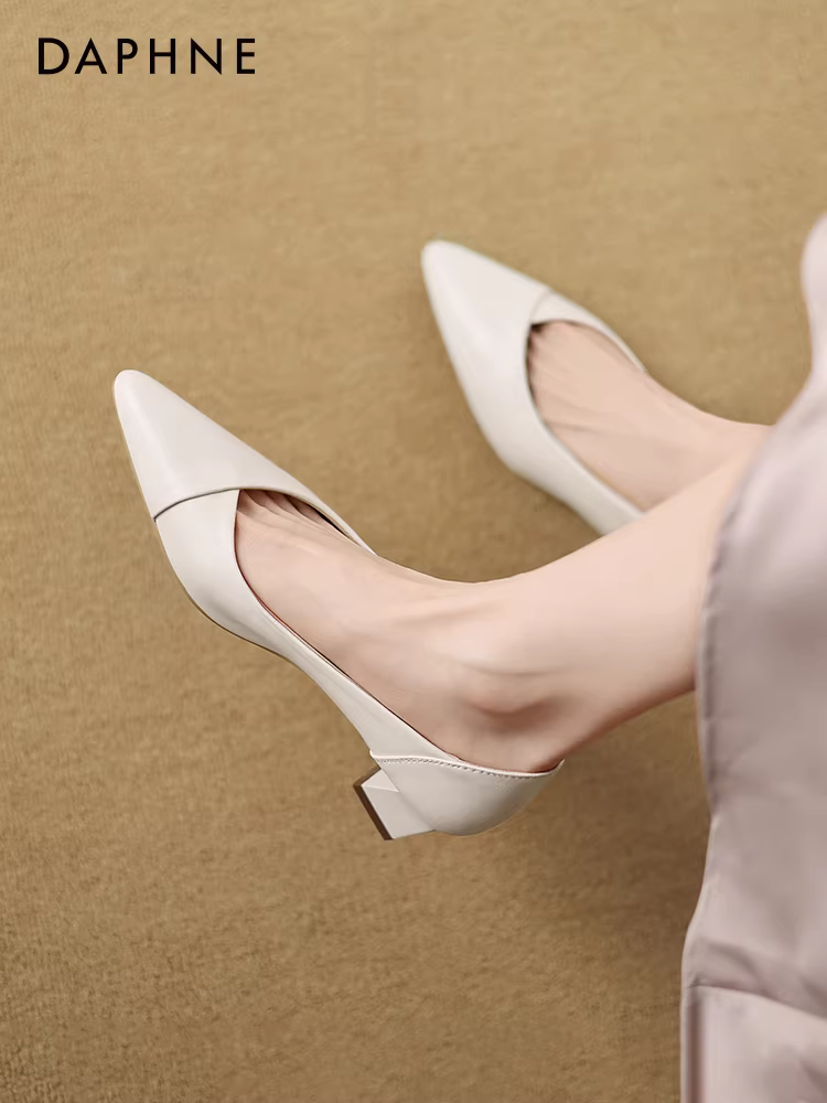 Giày cao gót Daphne dành cho nữ 2025, kiểu mới mùa hè, mũi nhọn, gót thô, miệng giày nông, giày đơn, chất liệu da mềm, thoải mái, thanh lịch.