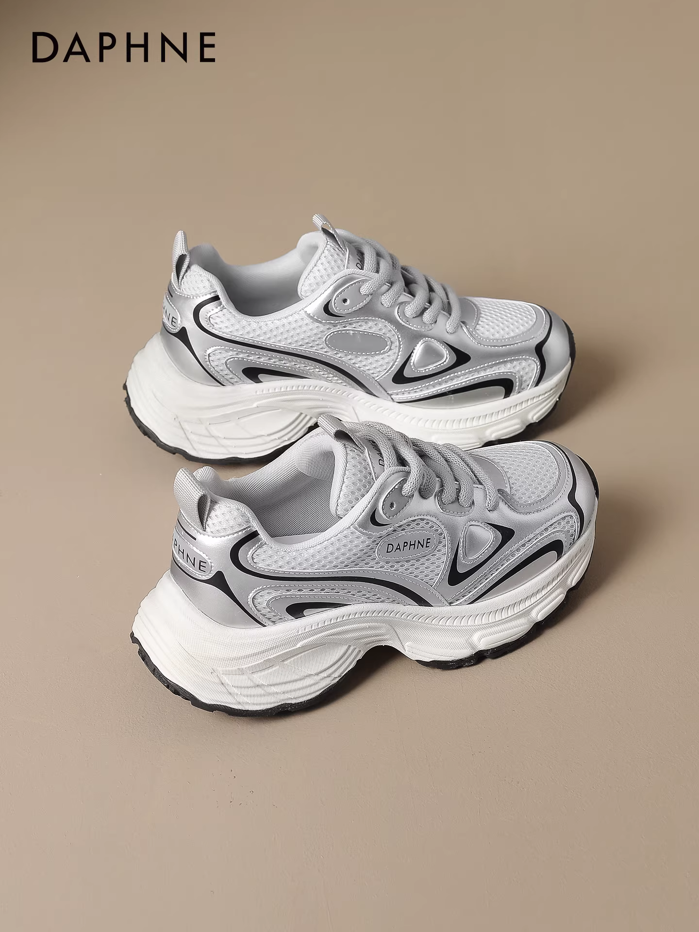 Giày thể thao nữ Daphne bạc thời trang phong cách casual mùa thu mới 2025 đế dày tăng chiều cao