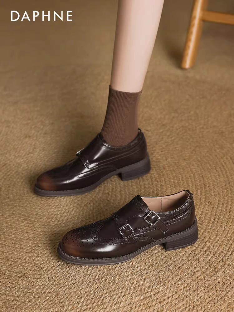 Giày Loafer nữ Daphne kiểu Anh cổ điển, mẫu mới Thu Đông 2025, kiểu Brogue, có khóa cài, gót dày, kiểu Oxford, giày da nhỏ.
