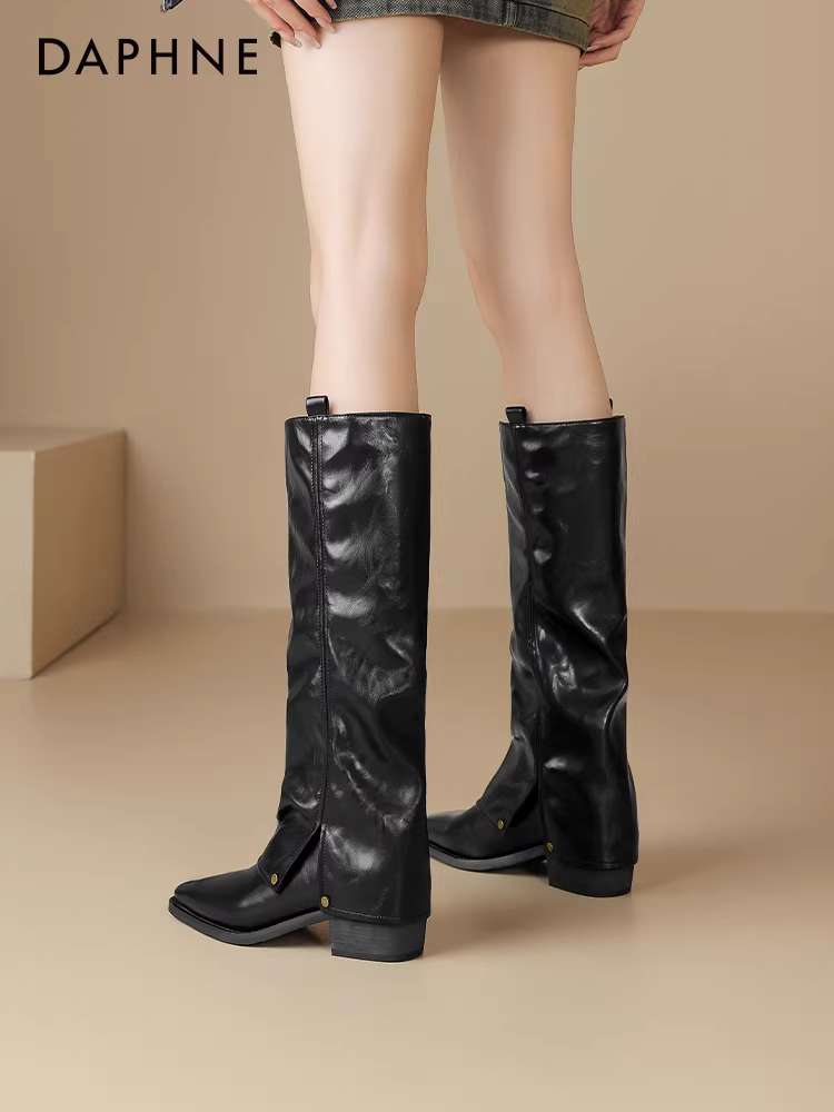 Giày bốt nữ dài Daphne màu nâu, giày bốt nữ mùa đông mới 2025, mũi nhọn, cao gót, kiểu dáng đi cưỡi ngựa, kiểu dáng lười.