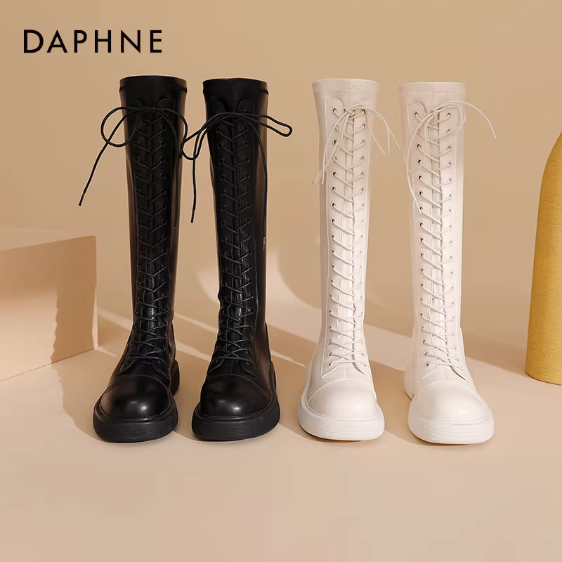 Giày bốt cao cổ Daphne dành cho nữ, mẫu mới thu đông 2025, bốt cao trên gối, kiểu dáng ôm sát, bốt đi xe, phong cách nữ tính