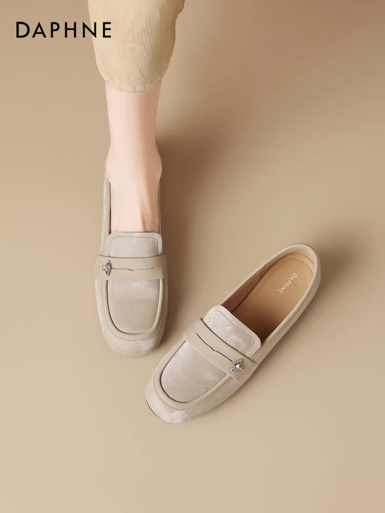 Giày lười kiểu Trung Quốc mới của Daphne dành cho nữ, mẫu mới mùa thu 2025, giày da nhỏ, đế bằng, phong cách dân tộc, giày đi làm, mẫu mùa thu đông.