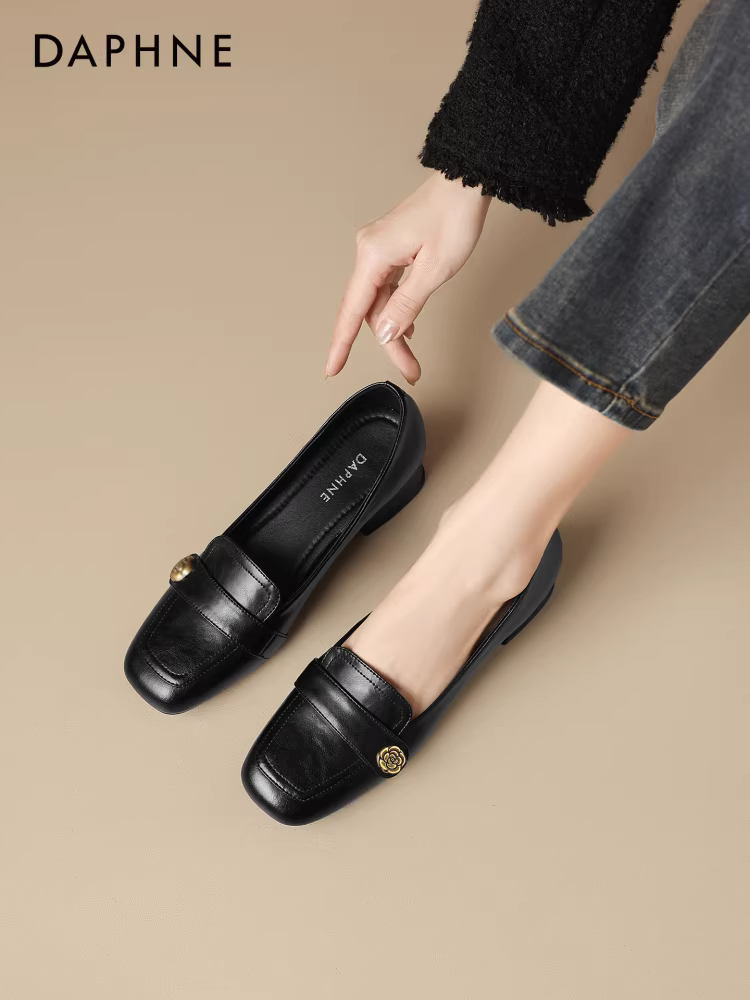 Giày lười nữ Daphne kiểu Pháp đế thấp mùa thu 2025 mũi vuông gót thô chất liệu da mềm