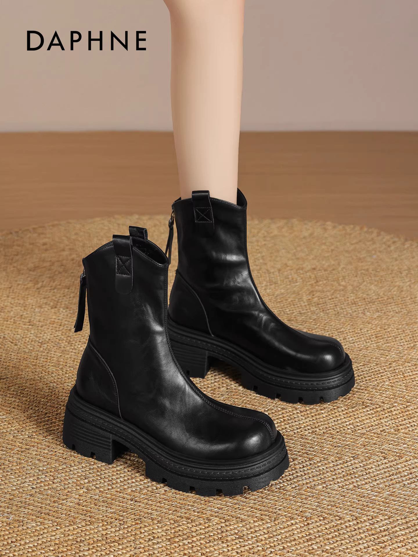 Giày bốt ngắn đen Daphne dành cho nữ, kiểu mới mùa đông 2025, tăng chiều cao, kiểu dáng Martin, đế dày, chất liệu da, cao đến giữa bắp chân