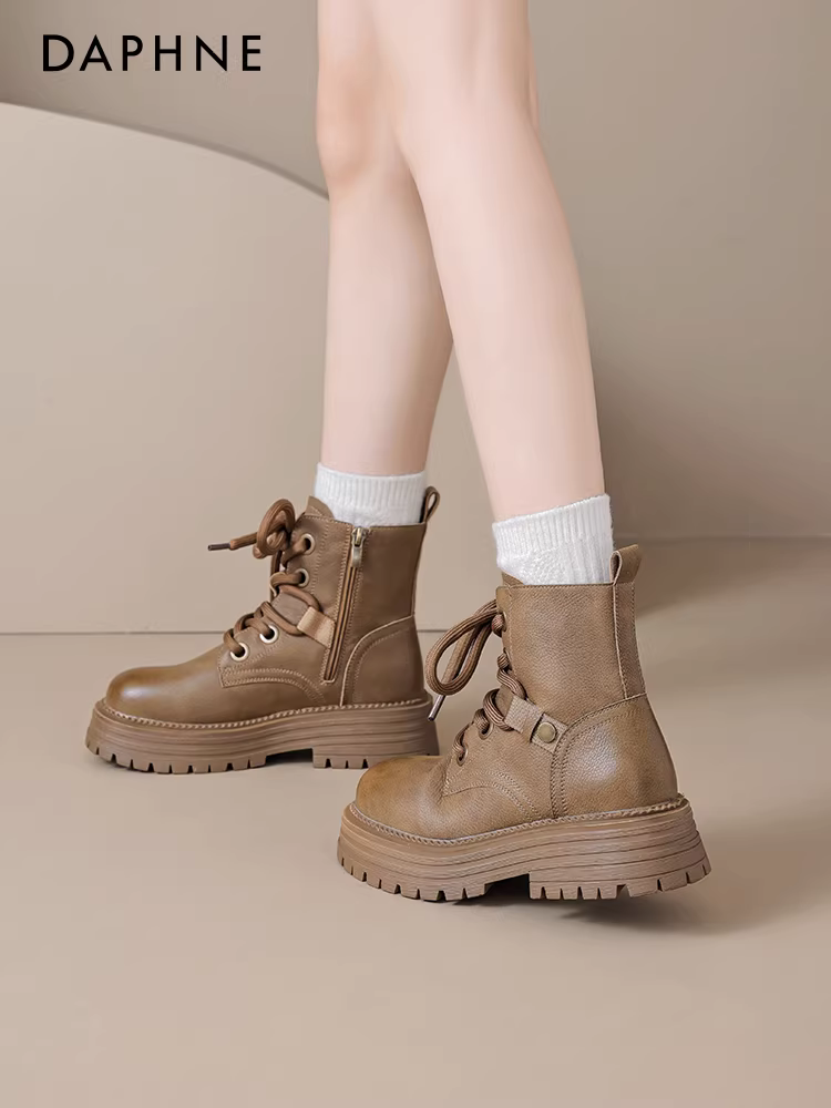 Giày bốt Martin cổ điển Daphne Brown dành cho nữ mùa đông 2025, giày bốt màu vàng mới, giày bốt đi làm ngoài trời, giày bốt ngắn lót lông giữ ấm, tăng chiều cao