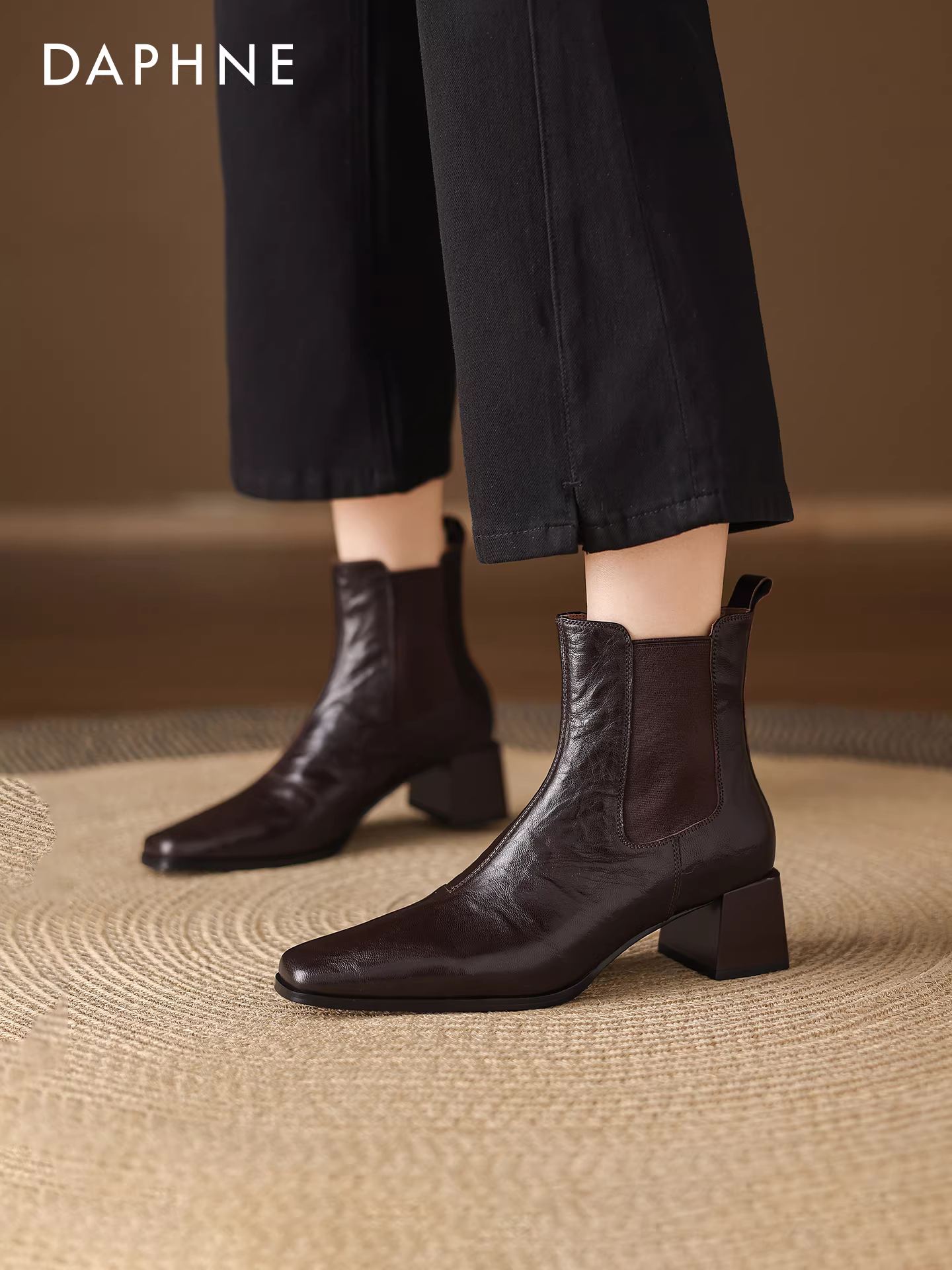 Giày bốt ngắn màu nâu Daphne dành cho nữ 2025, giày bốt mùa đông mới dành cho nữ, mũi vuông, gót dày, kiểu Martin, kiểu Chelsea, chất liệu da