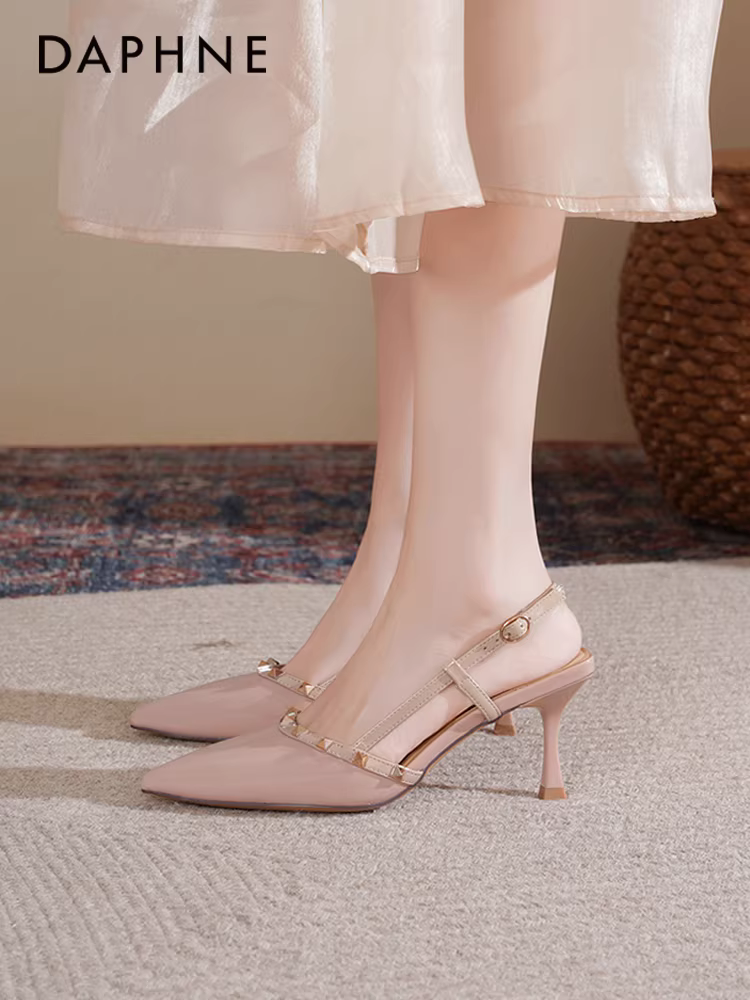 Giày cao gót nữ Daphne đính đá, mẫu mới hè 2025, kiểu dáng thanh lịch, mũi nhọn, thoải mái khi đi làm, màu nude.
