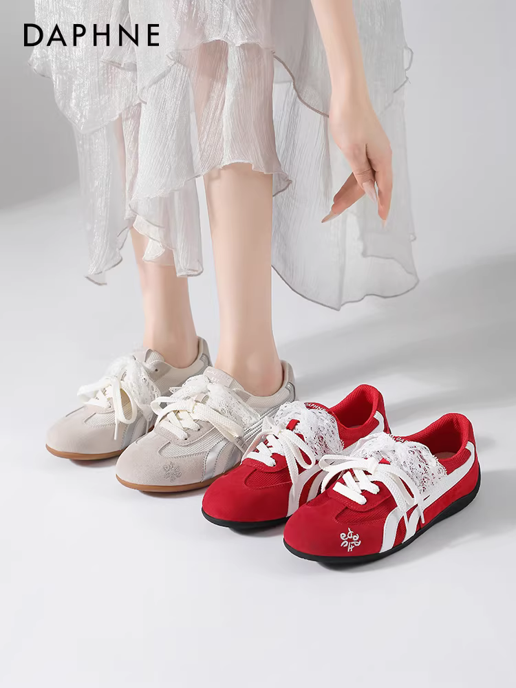 Giày thể thao nữ Daphne màu đỏ, kiểu dáng mới 2025, giày sneaker buộc dây, giày thể thao thường ngày, giày ba lê nữ, giày cưới