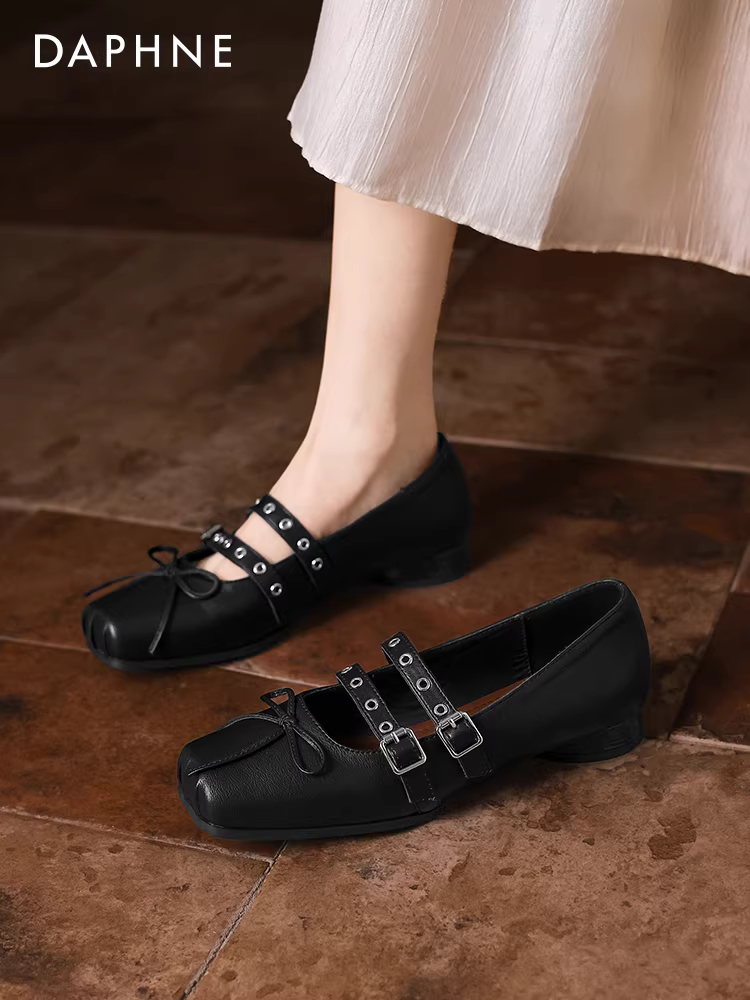 Giày bệt nữ Daphne đính đá, giày bệt thấp gót mùa thu mới 2025, giày mũi nhọn kiểu Mary Jane
