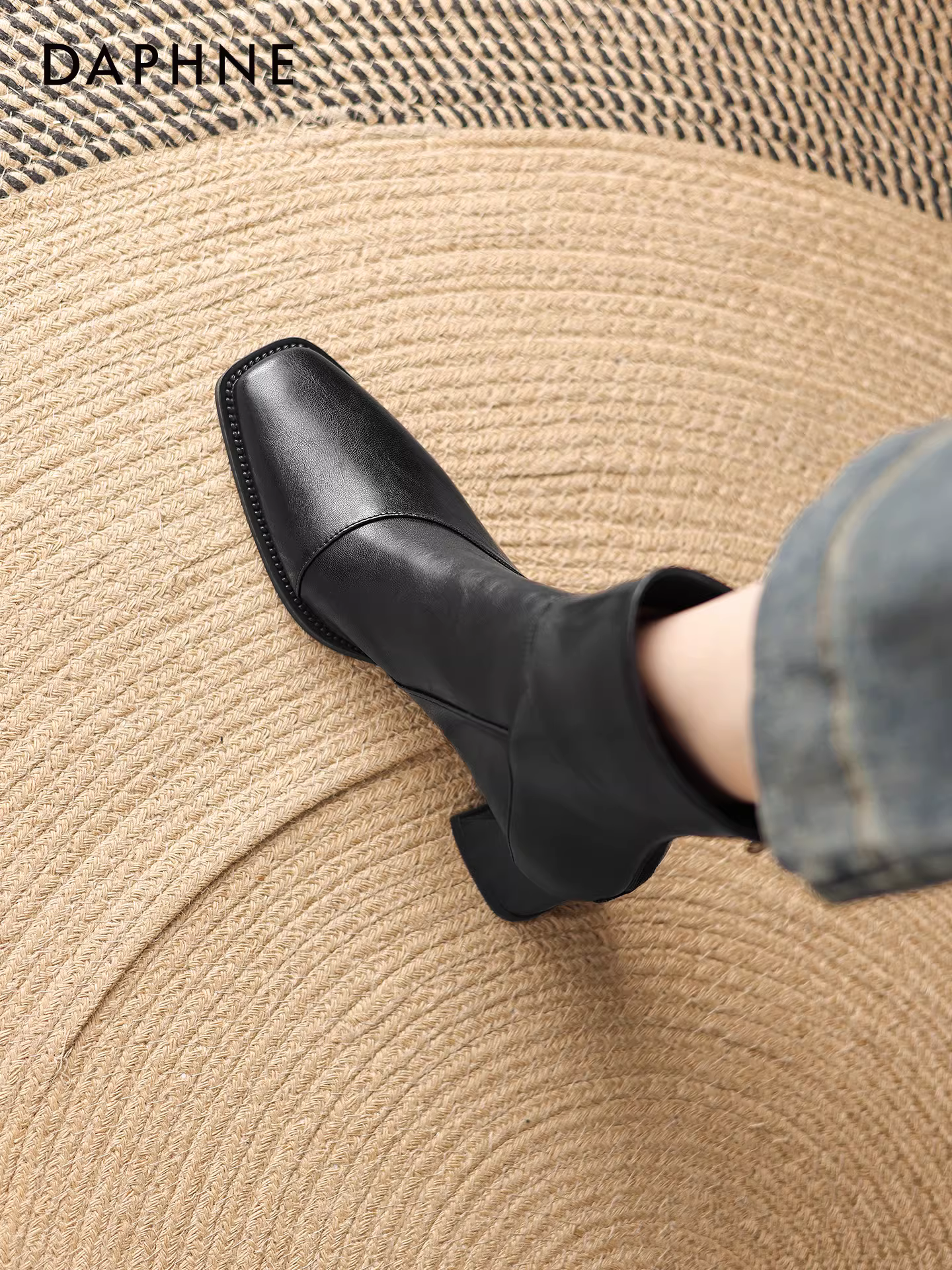Giày bốt cao gót ngắn Daphne dành cho nữ kiểu mới 2025, gót thô, kiểu Chelsea, giày bốt Martin nữ, mùa thu đông, màu đen, kiểu ôm sát.
