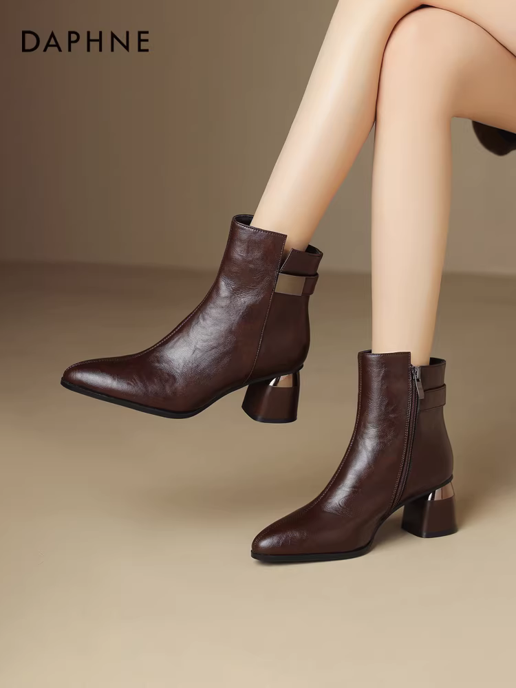 Giày bốt mũi nhọn ngắn Daphne dành cho nữ, mẫu mới thu đông 2025, giày bốt cao gót mùa đông, gót thô, lót lông, kiểu Martin