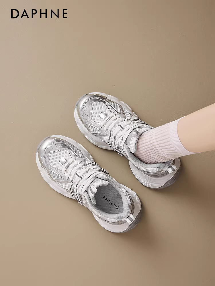 Giày thể thao đế bằng Daphne Silver Platform dành cho nữ, giày tăng chiều cao mới mùa đông 2025, giày thể thao thông thường siêu phổ biến.