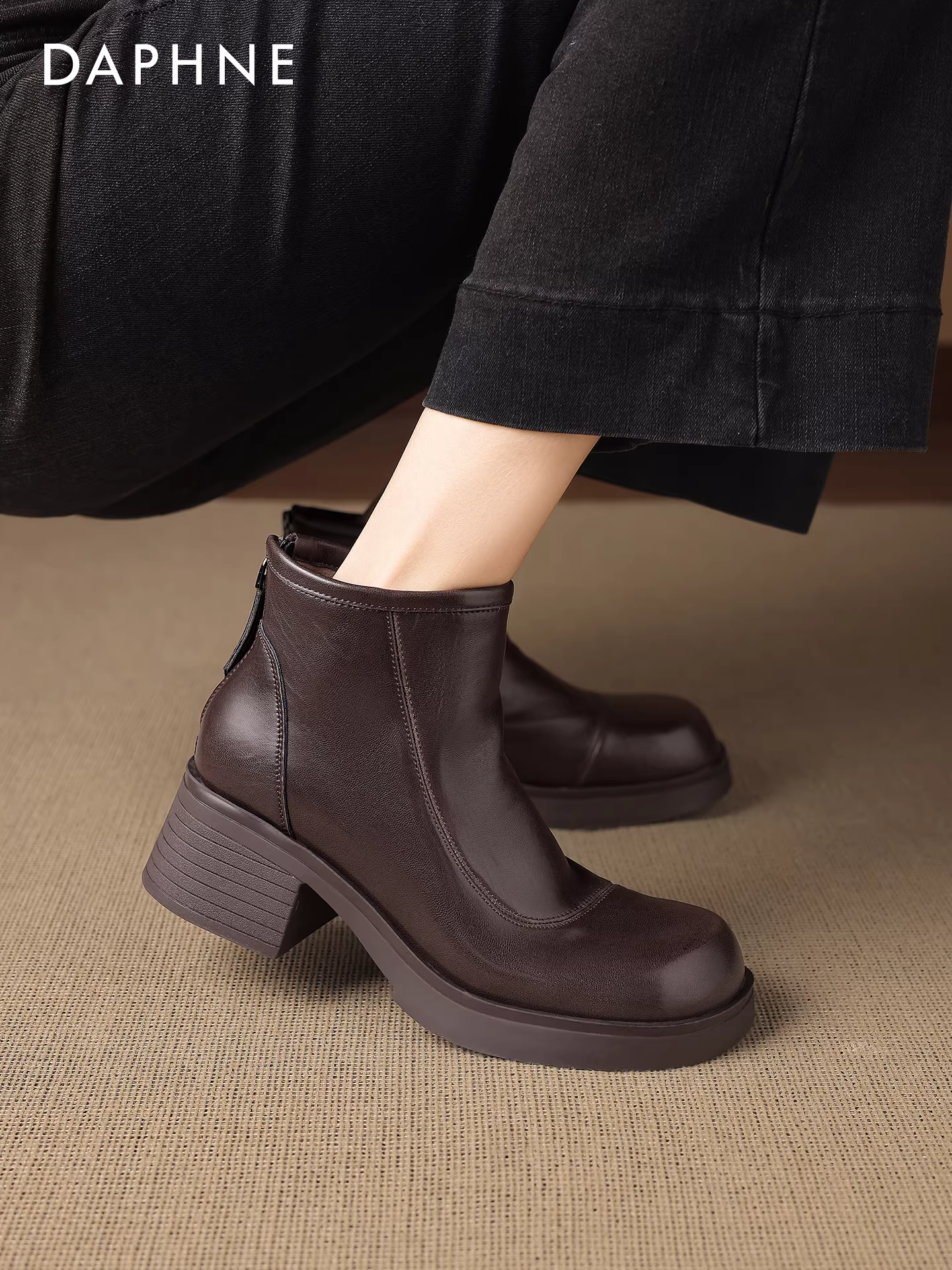 Giày bốt cao gót ngắn màu nâu Daphne dành cho nữ, mẫu mới năm 2025, kiểu Chelsea mùa đông phổ biến, gót dày, kiểu Martin.