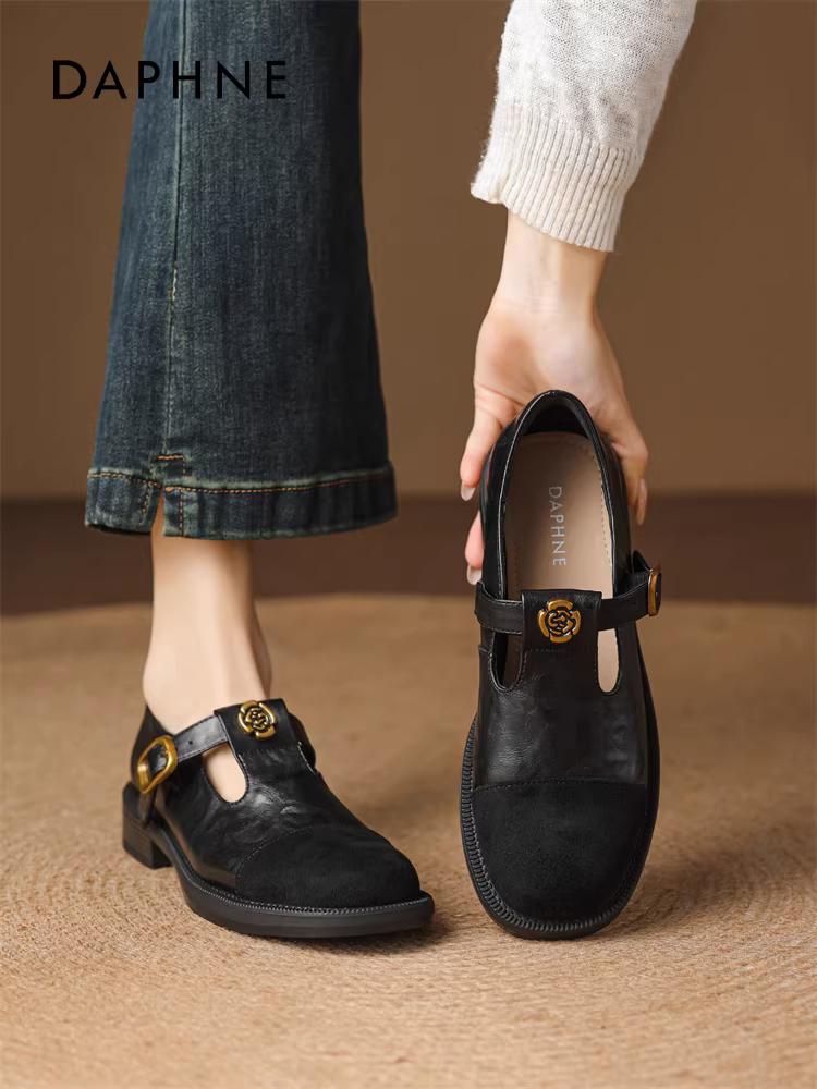 Giày lười màu đen Daphne dành cho nữ mùa xuân 2026 giày da hoa trà mới kiểu Pháp Giày Mary Jane quai chữ T
