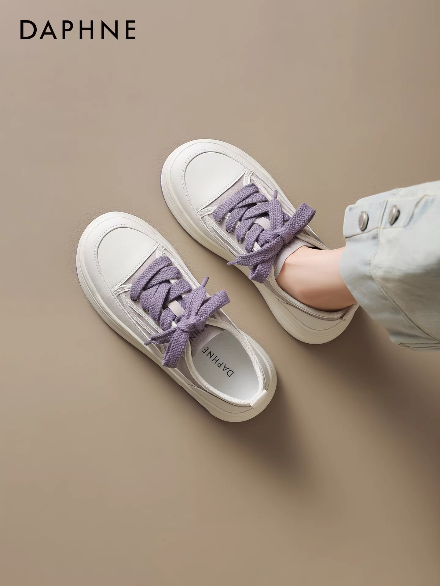 Giày thể thao nữ Daphne đế dày đa năng, kiểu học sinh, mẫu mới thu đông 2025, tăng chiều cao, màu trắng, phong cách nữ tính