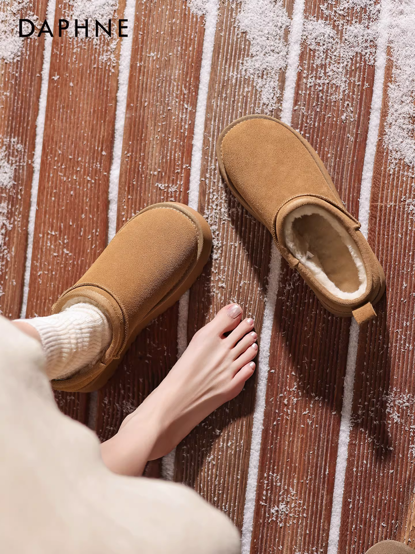 Giày bốt đi tuyết đế dày lót lông cừu Daphne dành cho nữ 2025 giày mùa đông mới da và lông thú tích hợp giày cotton tăng chiều cao bốt ngắn