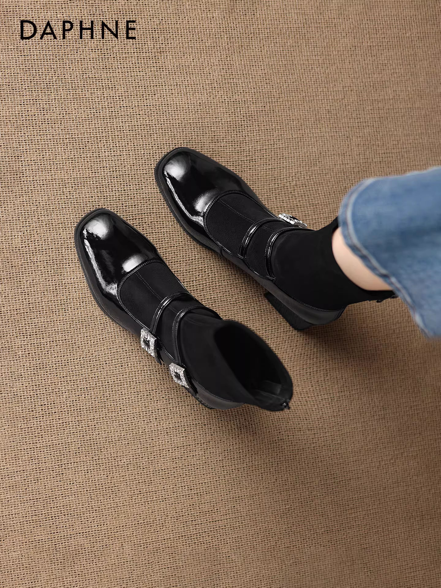 Giày bốt ngắn đen Daphne dành cho nữ, mẫu mới thu đông 2025, lót lông cừu, kiểu ôm sát, chất liệu thun, kiểu Mary Jane, kiểu Martin.