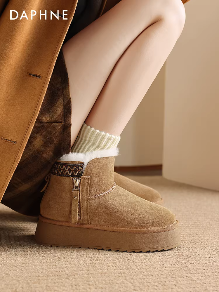 Giày bốt tuyết đế dày Daphne dành cho nữ 2025, giày mùa đông mới bằng cotton, lót lông mềm và lông dày, kiểu bốt ngắn