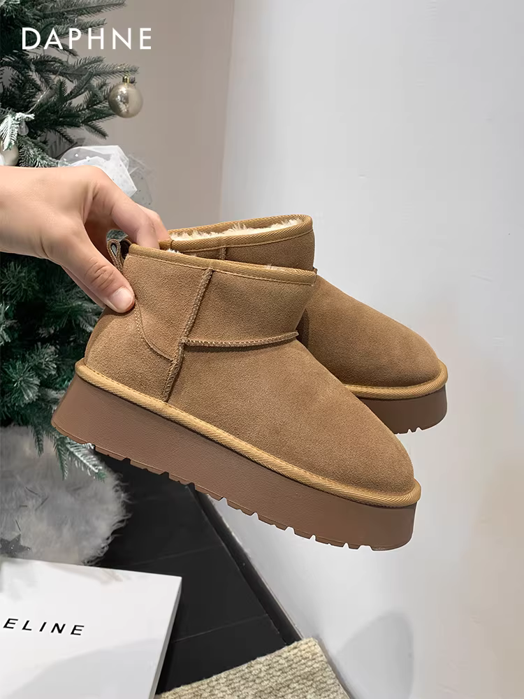 Giày bốt tuyết đế dày Daphne dành cho nữ 2025, kiểu mới mùa đông, lót lông cừu giữ ấm, kiểu bánh mì, giày bông nữ, tăng chiều cao, bốt ngắn