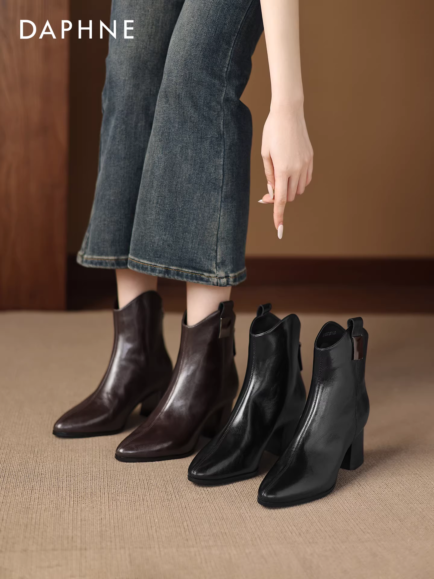 Giày bốt cao gót mũi nhọn Daphne dành cho nữ, mẫu mới thu đông 2025, gót dày, kiểu Pháp, ôm chân, chất liệu da mềm, giữ ấm mùa đông
