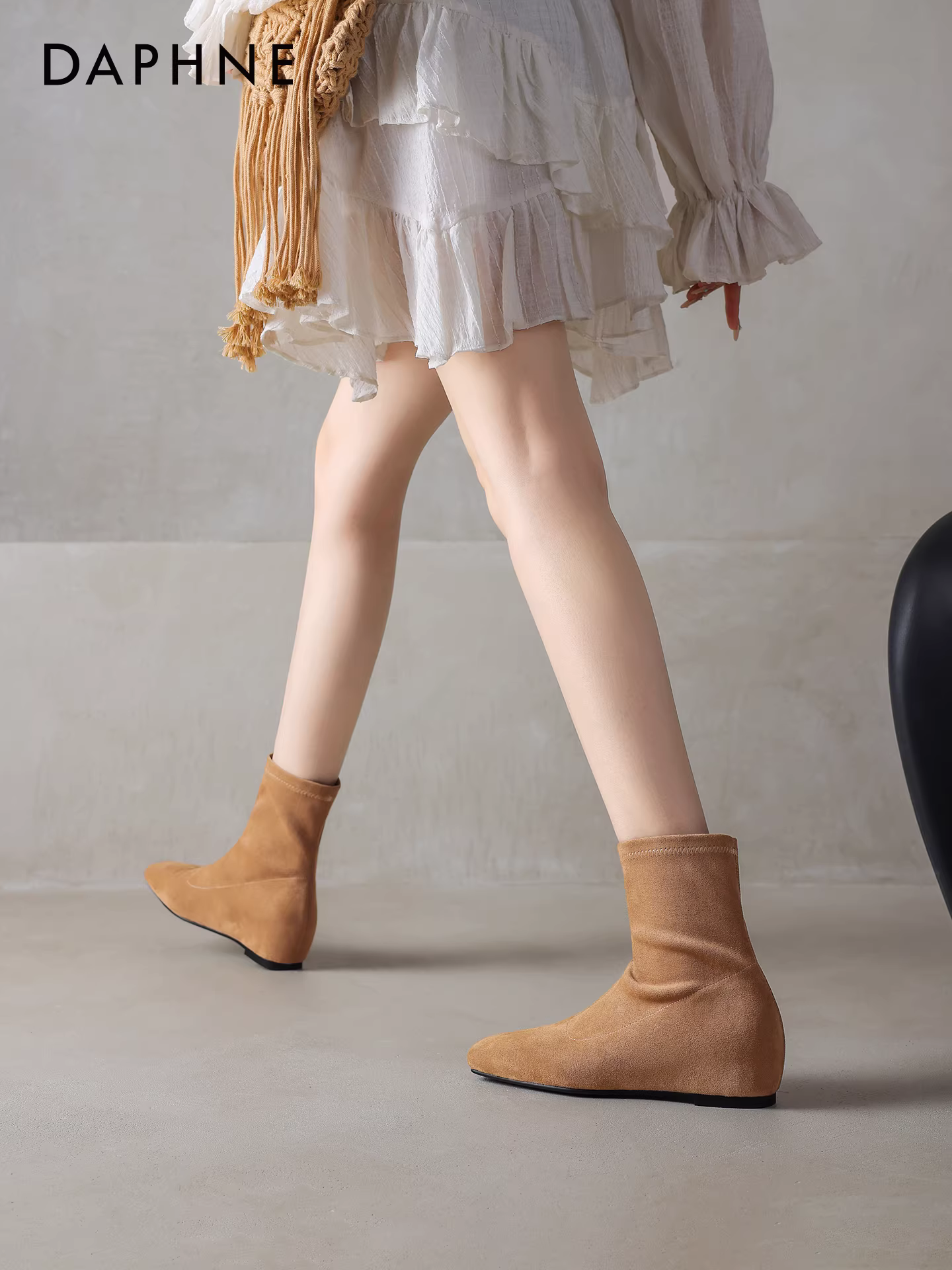 Giày bốt ngắn Daphne dành cho nữ 2025, mẫu mới mùa đông, giày bốt Melard nữ, giày bốt đế bằng mũi vuông, giày bốt kiểu tất mùa thu đông, giày bốt ôm dáng.