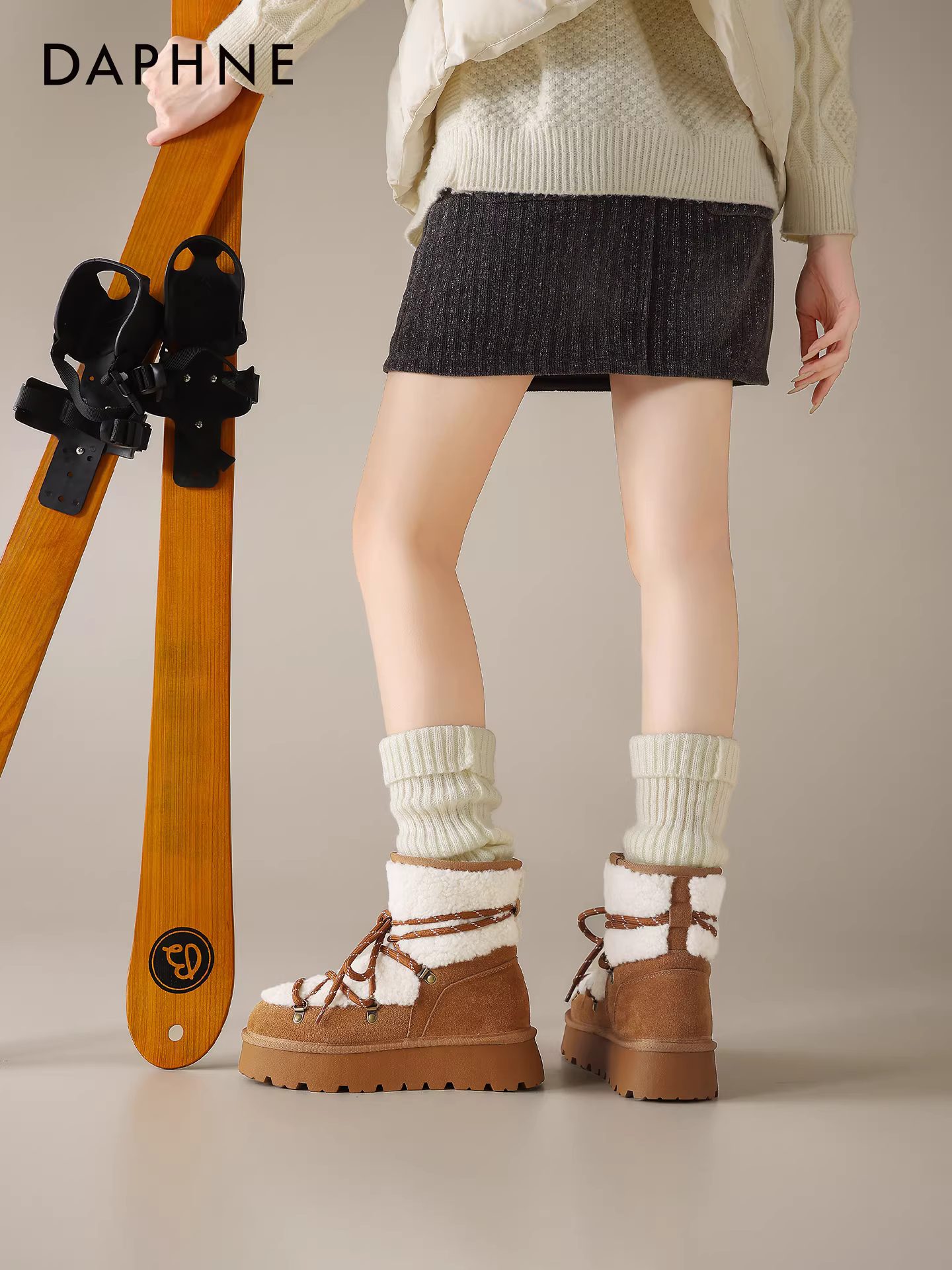 Giày bốt tuyết đế dày Daphne dành cho nữ 2025, mẫu mới mùa đông, bốt ngắn lót lông, bốt bông Đông Bắc, giày bông giữ ấm