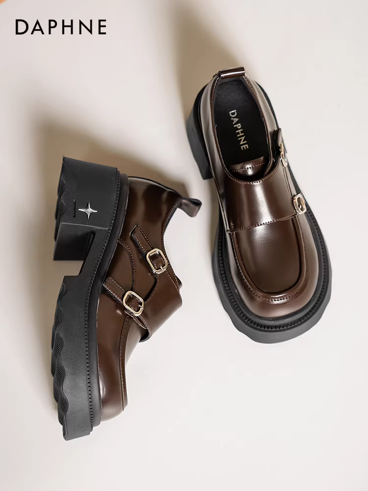 Giày lười đế dày Daphne dành cho nữ, kiểu mới mùa thu 2025, phong cách Anh quốc, đa năng, tăng chiều cao, gót dày, kiểu Mary Jane, chất liệu da.