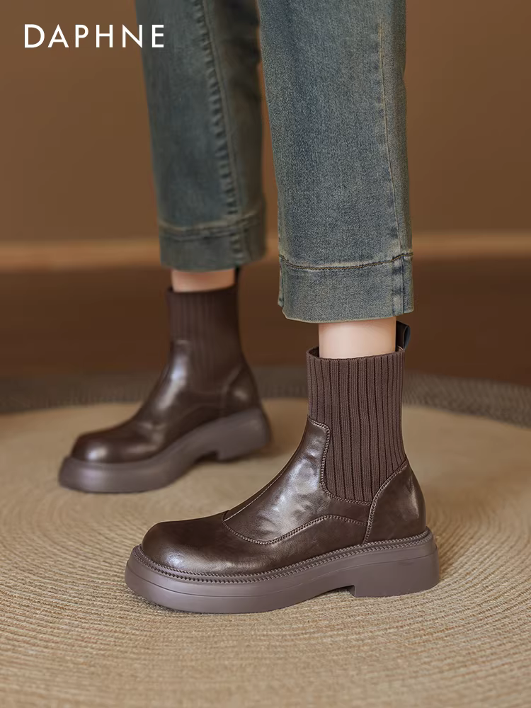 Giày bốt ngắn màu nâu Daphne dành cho nữ, kiểu Chelsea mùa đông 2025, kiểu retro mới, chất liệu thun co giãn, đế dày, kiểu Martin.